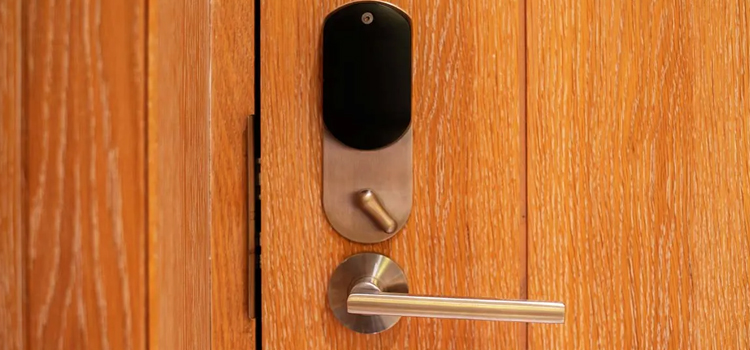 Automatic Locking Door Knob Malibu